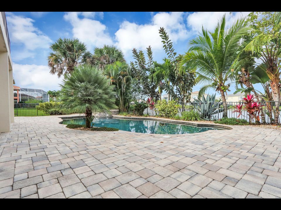 Под контрактом: $5,500 (6 спален, 4 ванн, 4017 Квадратных фут)