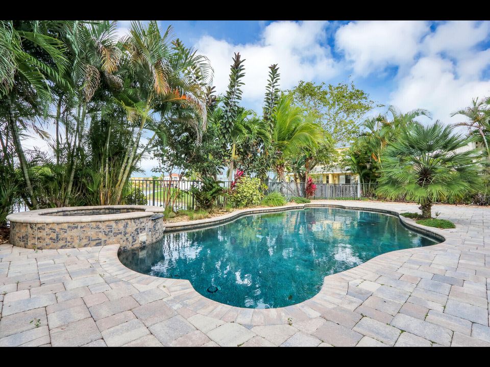 Под контрактом: $5,500 (6 спален, 4 ванн, 4017 Квадратных фут)