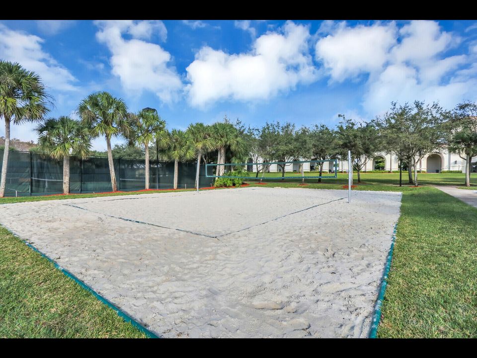 Под контрактом: $5,500 (6 спален, 4 ванн, 4017 Квадратных фут)