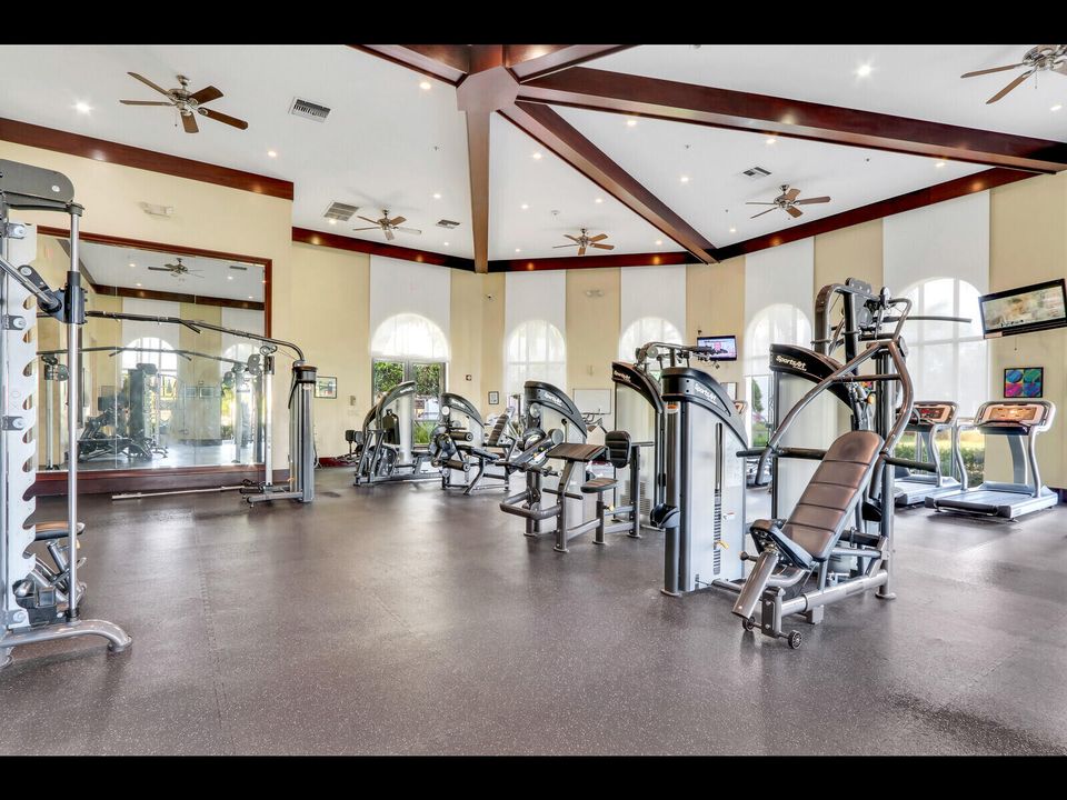 Под контрактом: $5,500 (6 спален, 4 ванн, 4017 Квадратных фут)