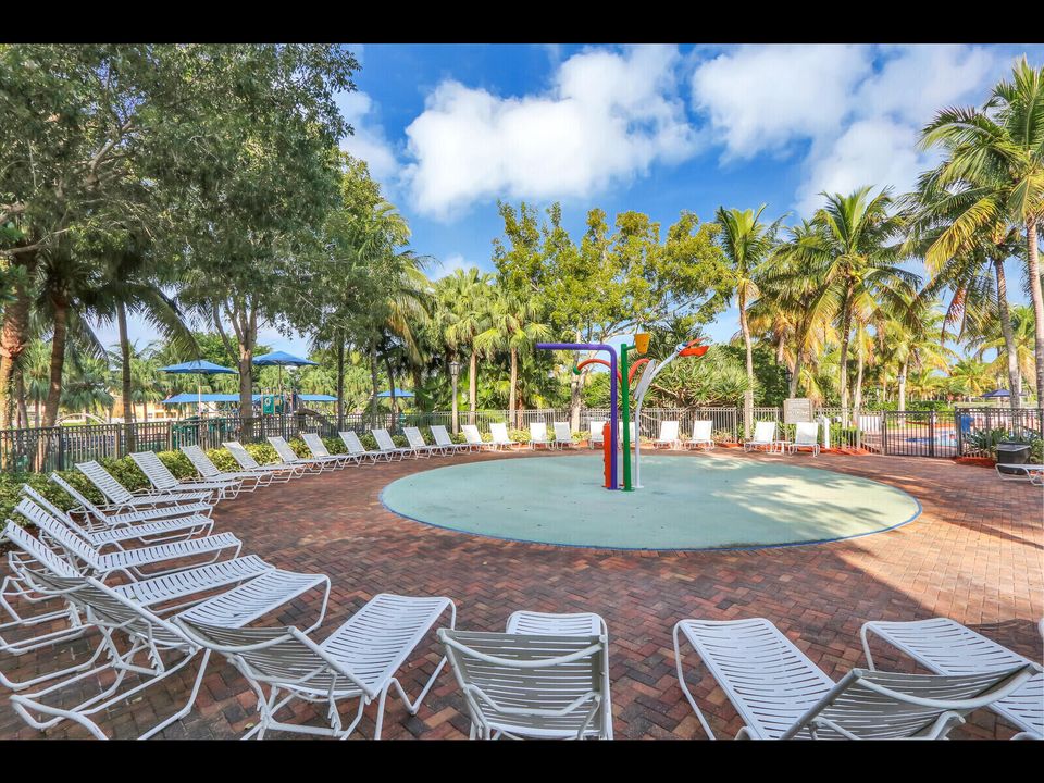 Под контрактом: $5,500 (6 спален, 4 ванн, 4017 Квадратных фут)