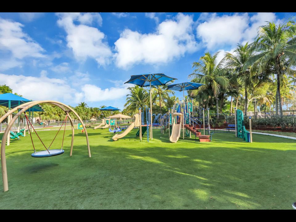 Под контрактом: $5,500 (6 спален, 4 ванн, 4017 Квадратных фут)