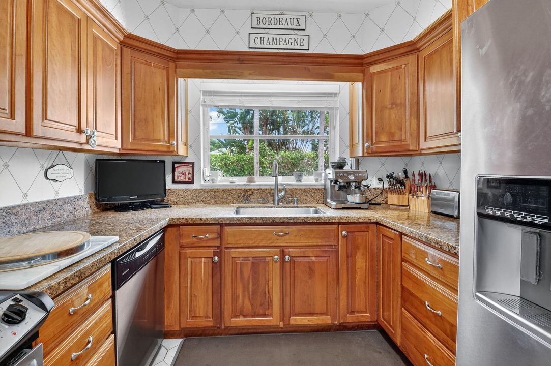 For Sale: $2,600,000 (4 beds, 2 baths, 2781 Square Feet)