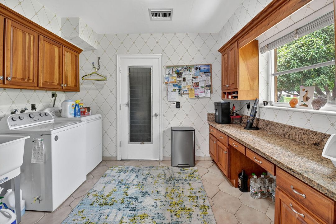 For Sale: $2,600,000 (4 beds, 2 baths, 2781 Square Feet)