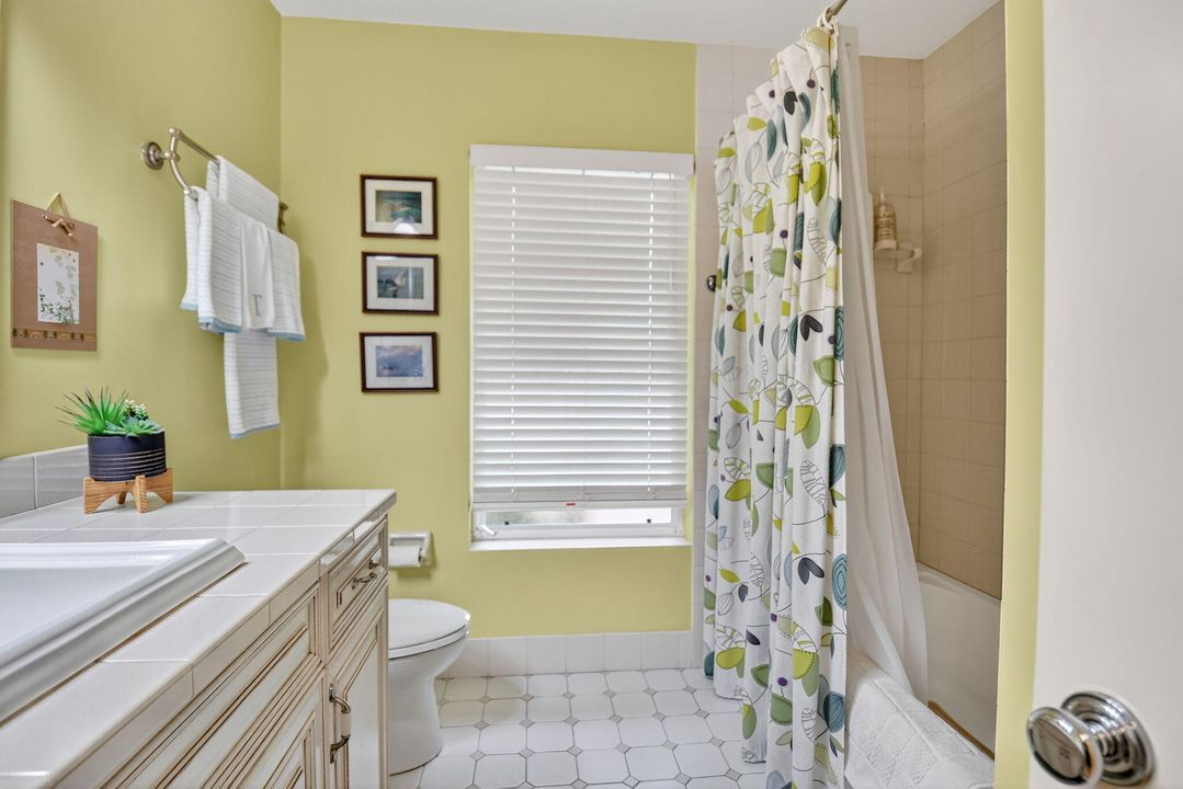 For Sale: $2,600,000 (4 beds, 2 baths, 2781 Square Feet)