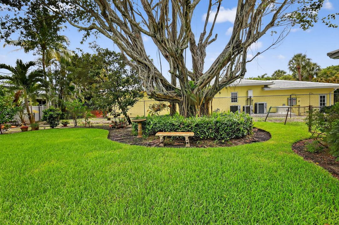 For Sale: $2,600,000 (4 beds, 2 baths, 2781 Square Feet)
