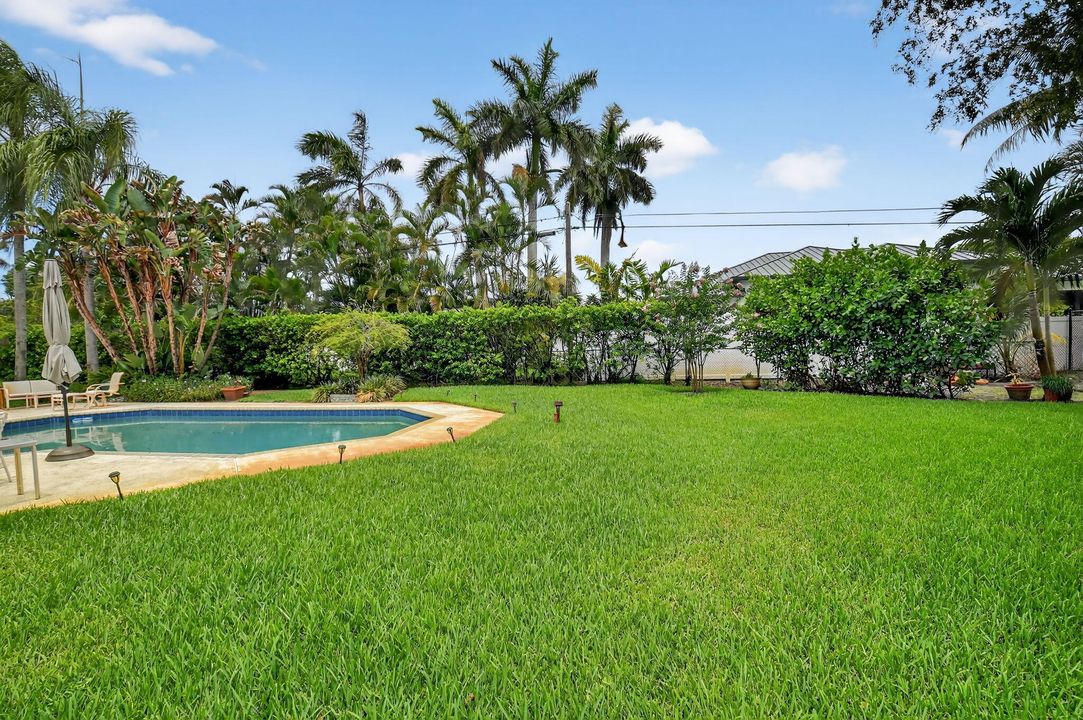 For Sale: $2,600,000 (4 beds, 2 baths, 2781 Square Feet)