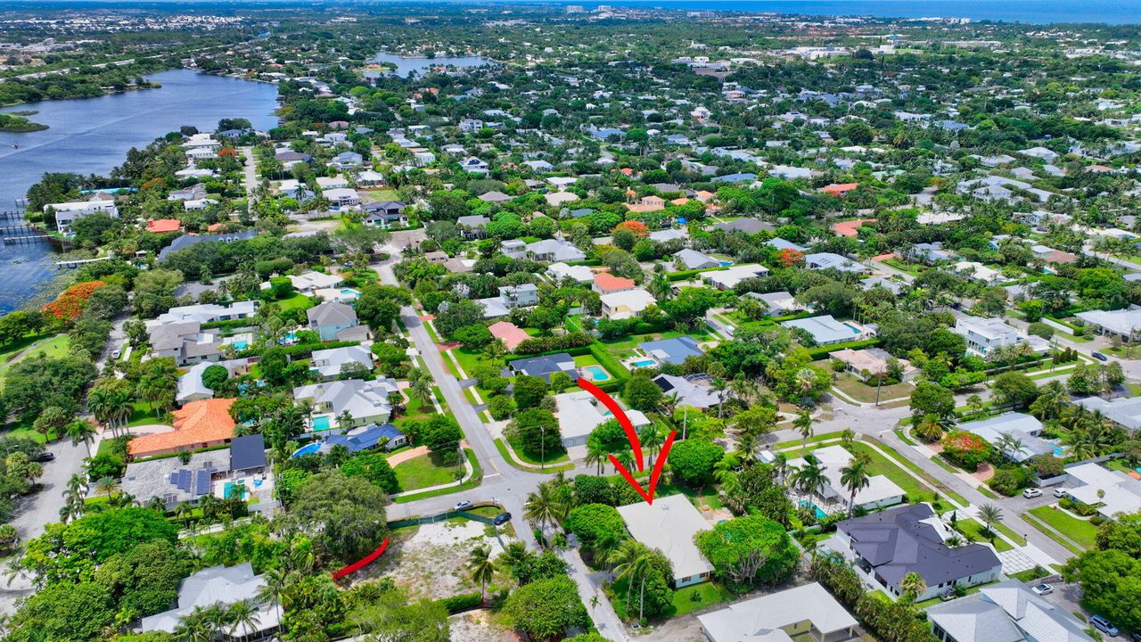 For Sale: $2,600,000 (4 beds, 2 baths, 2781 Square Feet)