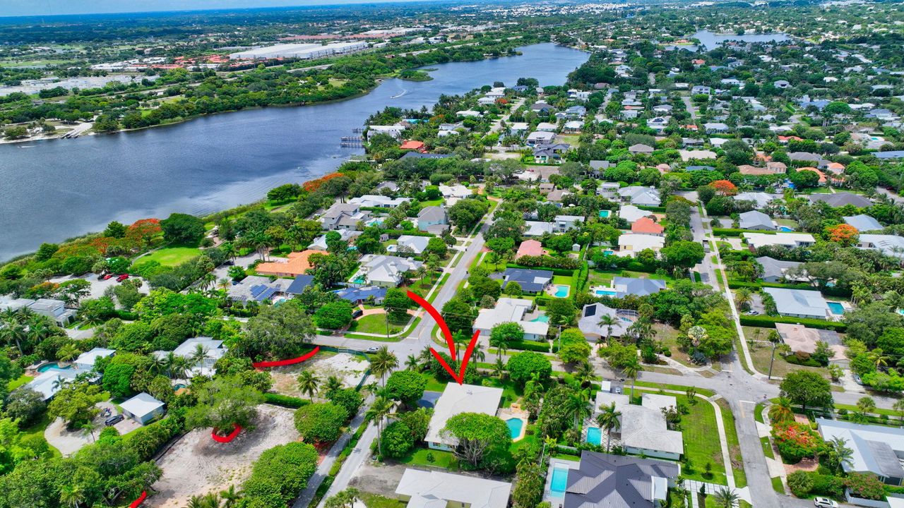 For Sale: $2,600,000 (4 beds, 2 baths, 2781 Square Feet)