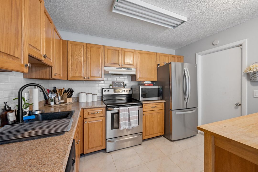 待售: $300,000 (3 贝兹, 2 浴室, 1308 平方英尺)