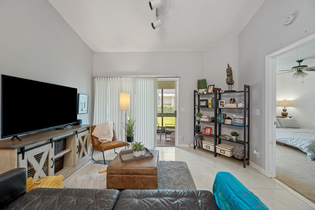 待售: $300,000 (3 贝兹, 2 浴室, 1308 平方英尺)