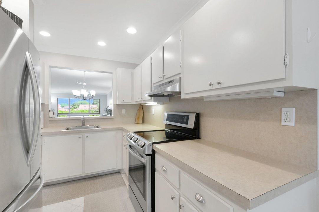 合同活跃: $3,500 (2 贝兹, 2 浴室, 1198 平方英尺)