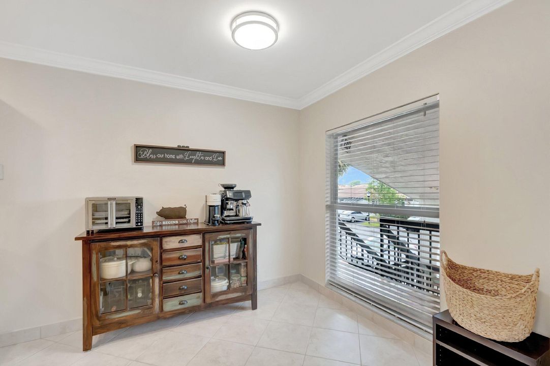 合同活跃: $3,500 (2 贝兹, 2 浴室, 1198 平方英尺)