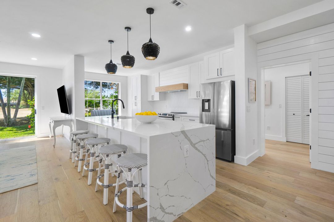 Под контрактом: $4,500 (2 спален, 2 ванн, 1420 Квадратных фут)