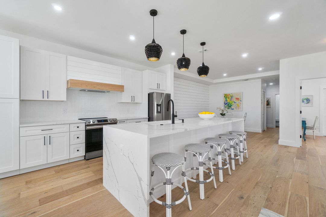 Под контрактом: $4,500 (2 спален, 2 ванн, 1420 Квадратных фут)