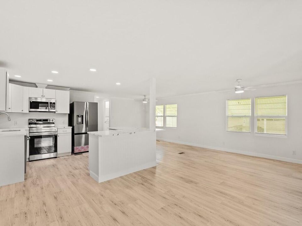 For Sale: $142,000 (2 beds, 2 baths, 1680 Square Feet)