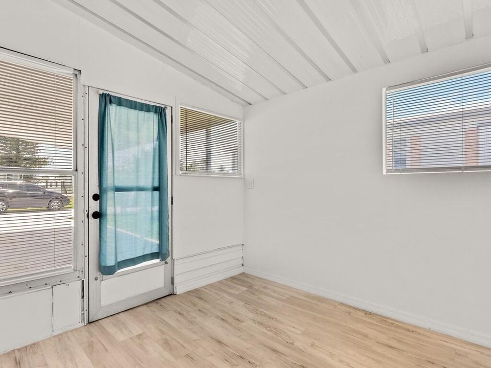 For Sale: $142,000 (2 beds, 2 baths, 1680 Square Feet)