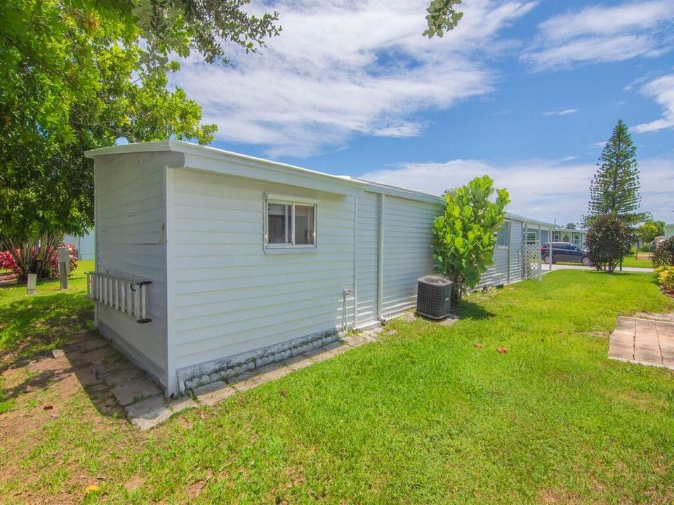 For Sale: $142,000 (2 beds, 2 baths, 1680 Square Feet)