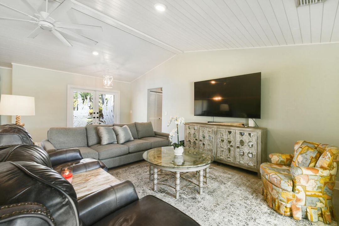 На продажу: $1,829,000 (4 спален, 2 ванн, 1929 Квадратных фут)