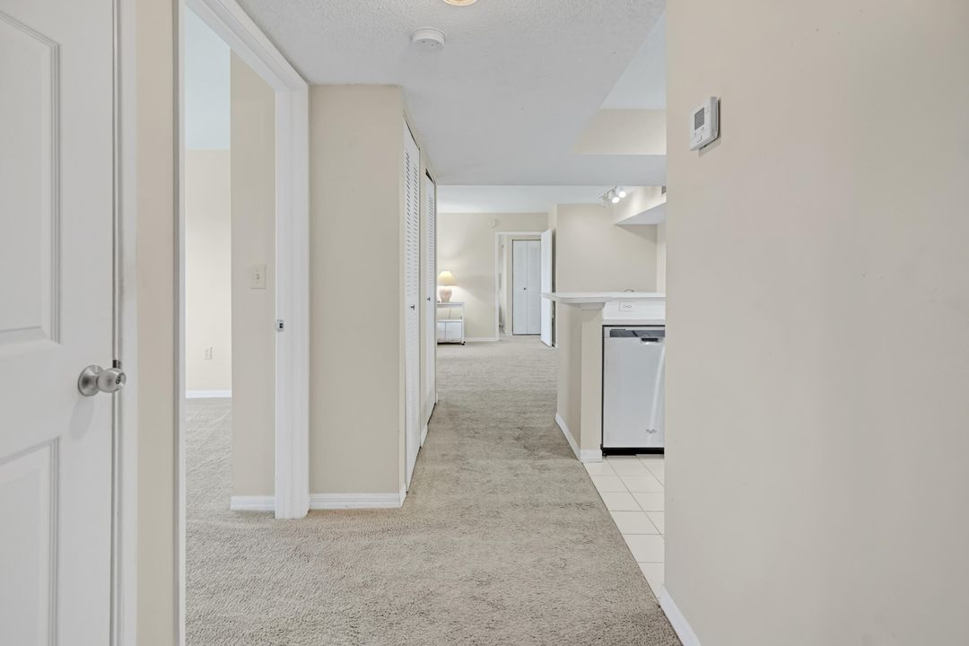 На продажу: $220,000 (2 спален, 2 ванн, 1127 Квадратных фут)