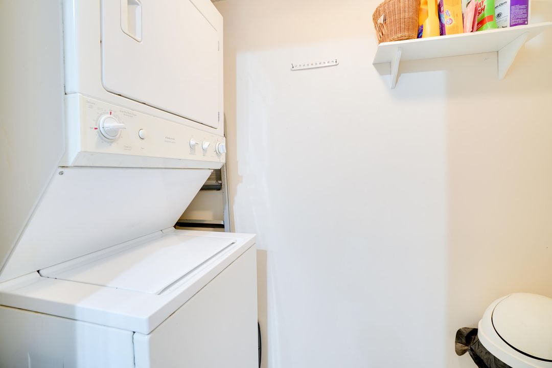 На продажу: $220,000 (2 спален, 2 ванн, 1127 Квадратных фут)