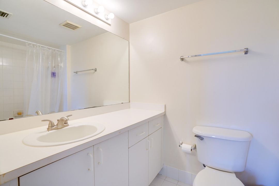 На продажу: $220,000 (2 спален, 2 ванн, 1127 Квадратных фут)