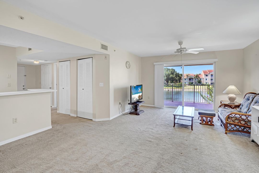 На продажу: $220,000 (2 спален, 2 ванн, 1127 Квадратных фут)