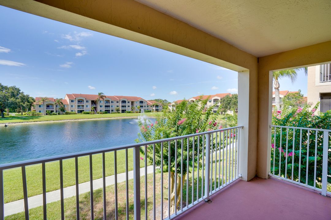 На продажу: $220,000 (2 спален, 2 ванн, 1127 Квадратных фут)