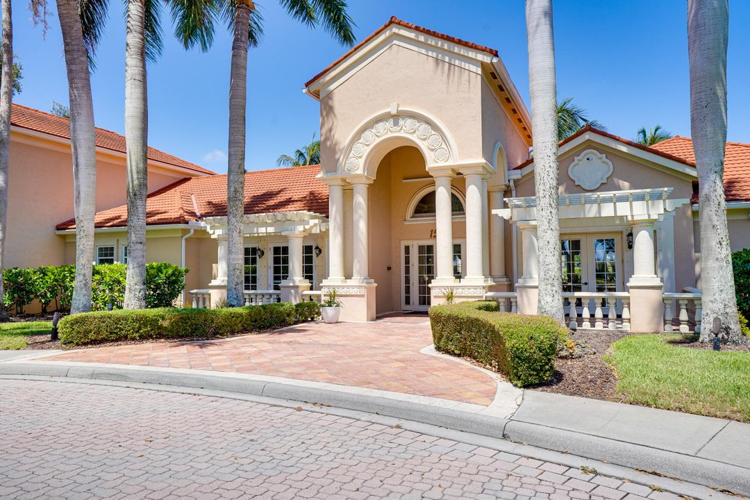 На продажу: $220,000 (2 спален, 2 ванн, 1127 Квадратных фут)