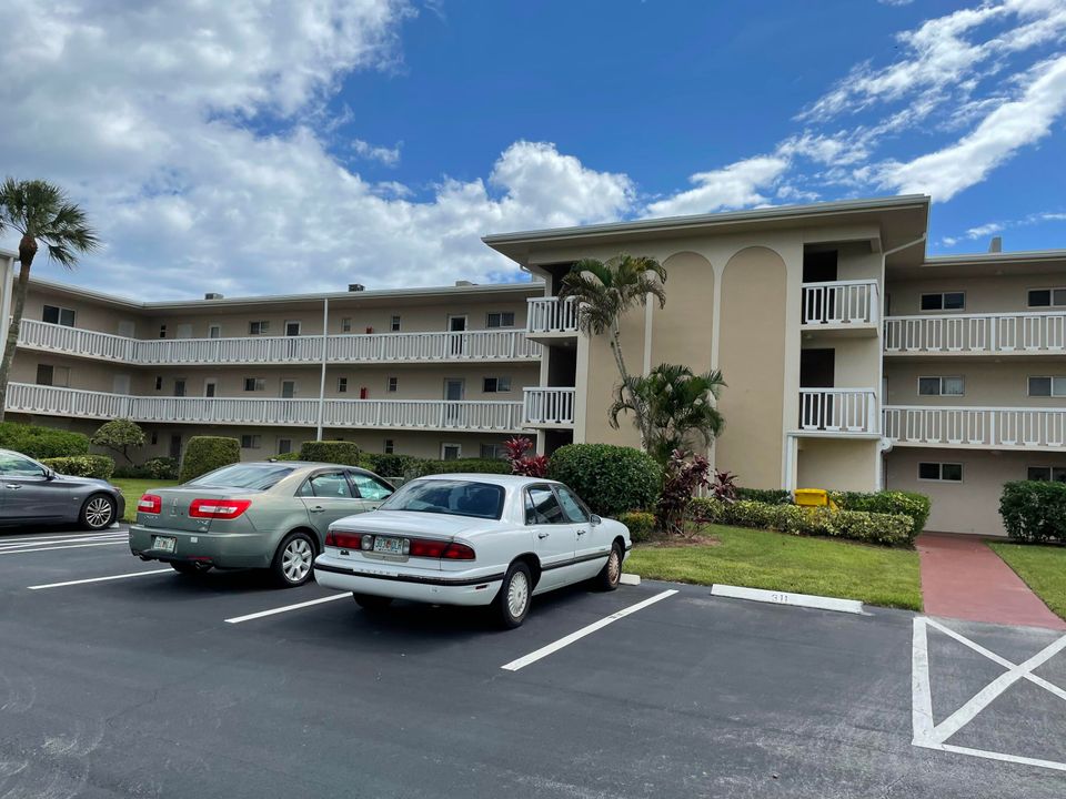 合同活跃: $1,400 (1 贝兹, 1 浴室, 744 平方英尺)