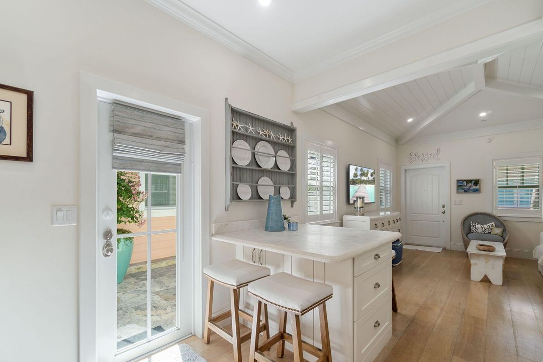 В аренду: $15,000 (2 спален, 1 ванн, 756 Квадратных фут)