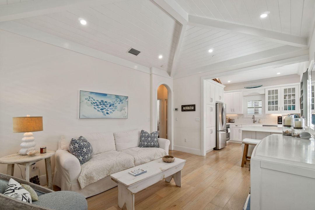 В аренду: $15,000 (2 спален, 1 ванн, 756 Квадратных фут)