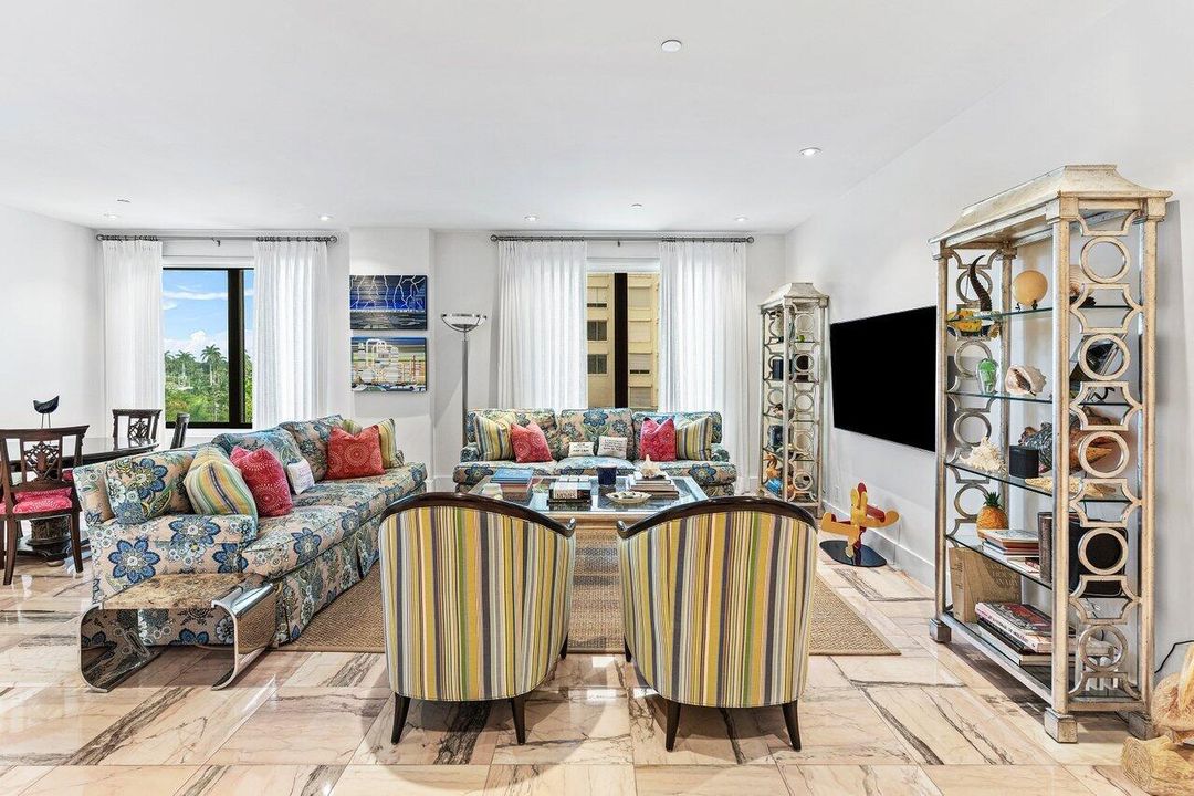 Под контрактом: $36,000 (3 спален, 3 ванн, 2290 Квадратных фут)