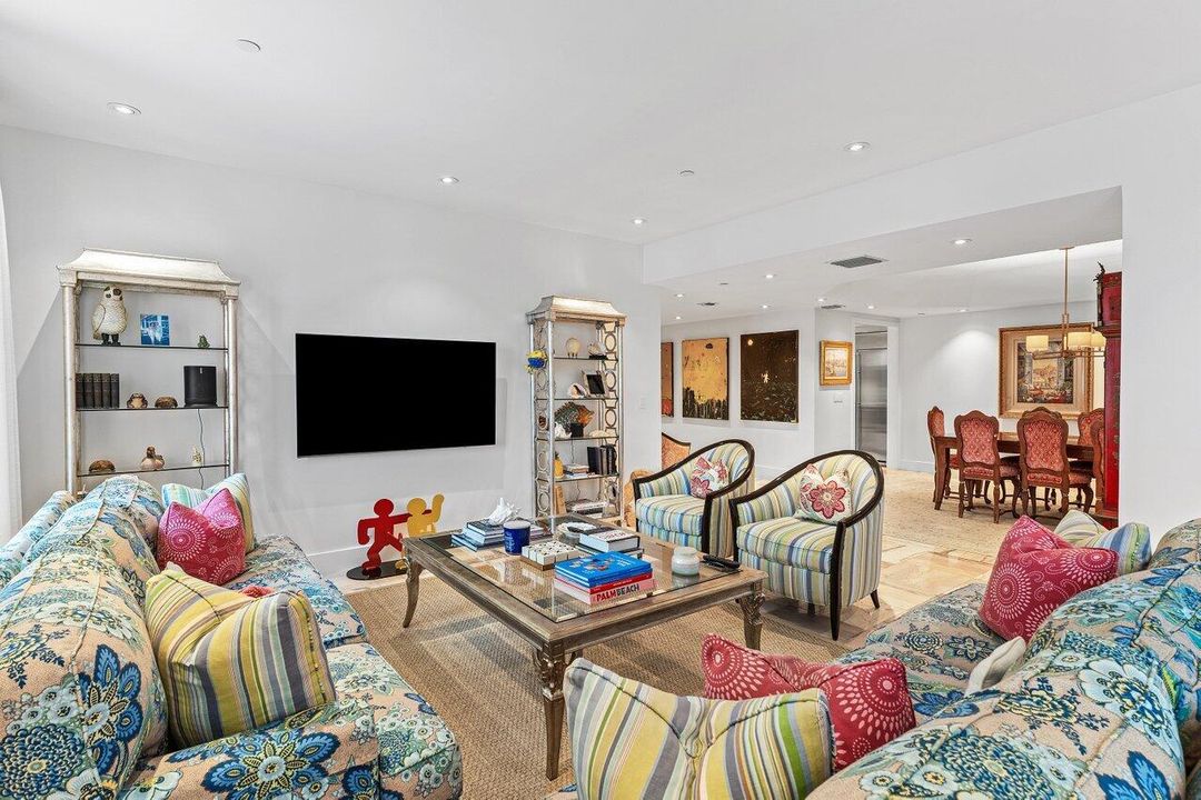 Под контрактом: $36,000 (3 спален, 3 ванн, 2290 Квадратных фут)