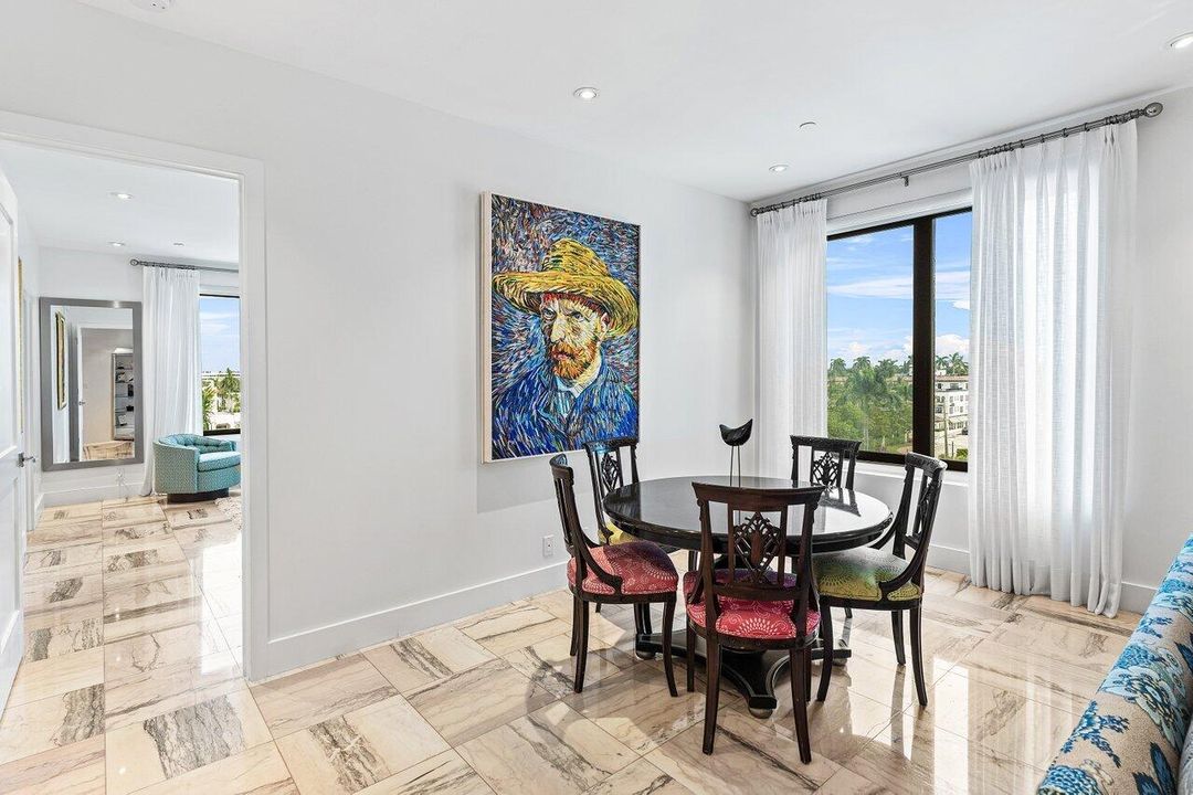 Под контрактом: $36,000 (3 спален, 3 ванн, 2290 Квадратных фут)