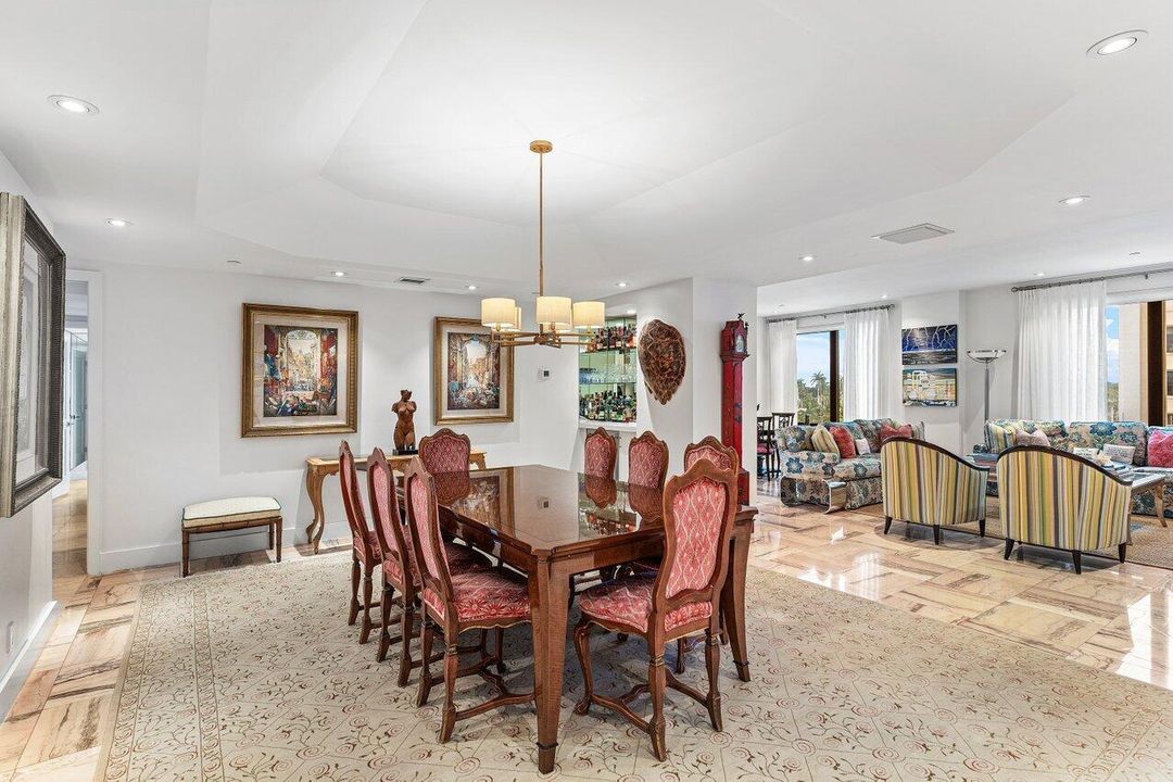 Под контрактом: $36,000 (3 спален, 3 ванн, 2290 Квадратных фут)