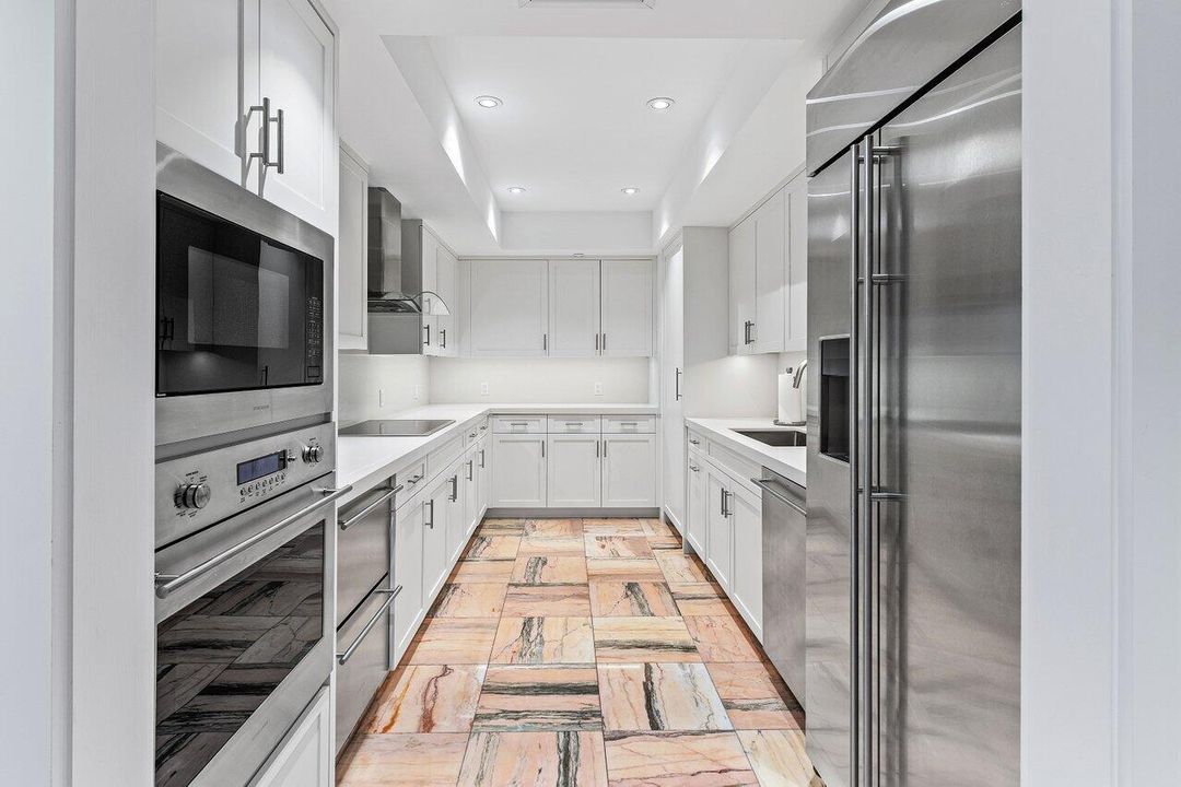 Под контрактом: $36,000 (3 спален, 3 ванн, 2290 Квадратных фут)