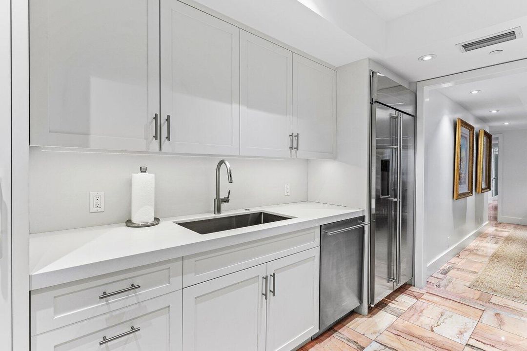 Под контрактом: $36,000 (3 спален, 3 ванн, 2290 Квадратных фут)