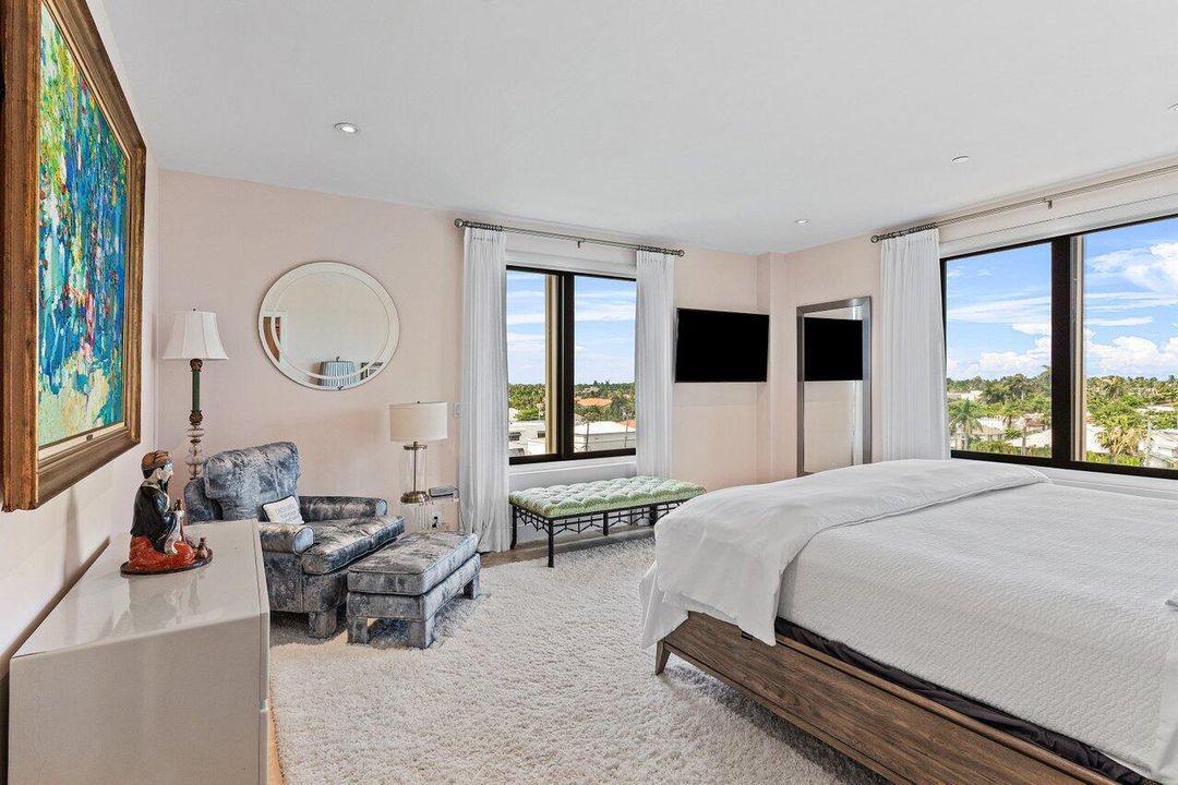 Под контрактом: $36,000 (3 спален, 3 ванн, 2290 Квадратных фут)