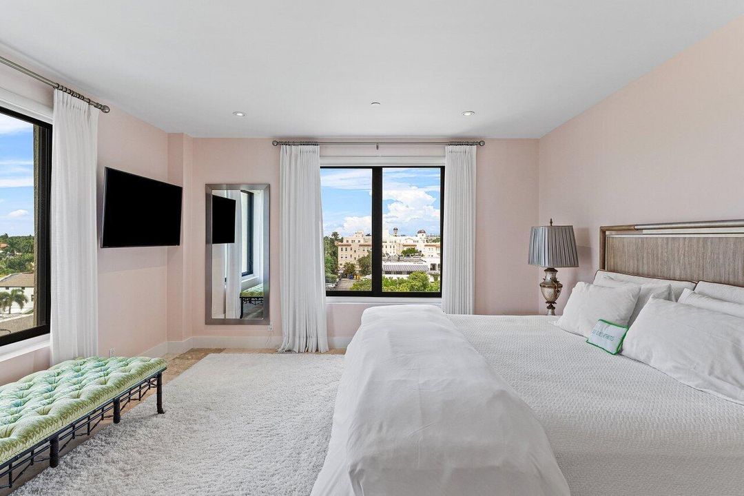 Под контрактом: $36,000 (3 спален, 3 ванн, 2290 Квадратных фут)