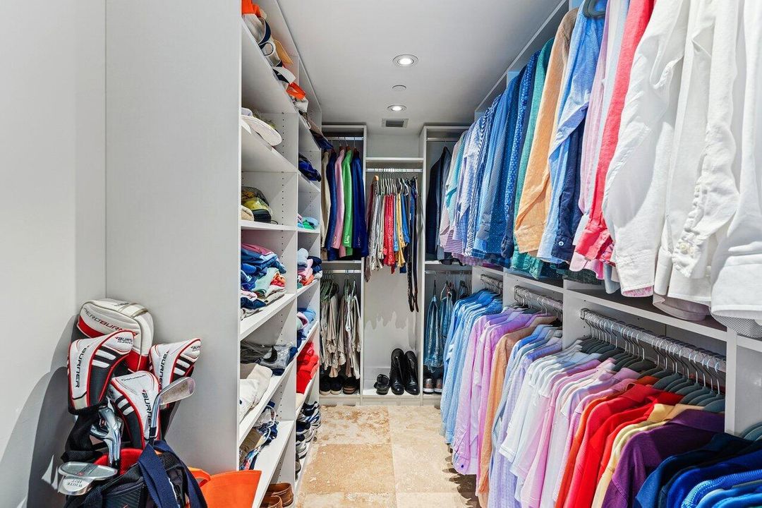 Под контрактом: $36,000 (3 спален, 3 ванн, 2290 Квадратных фут)