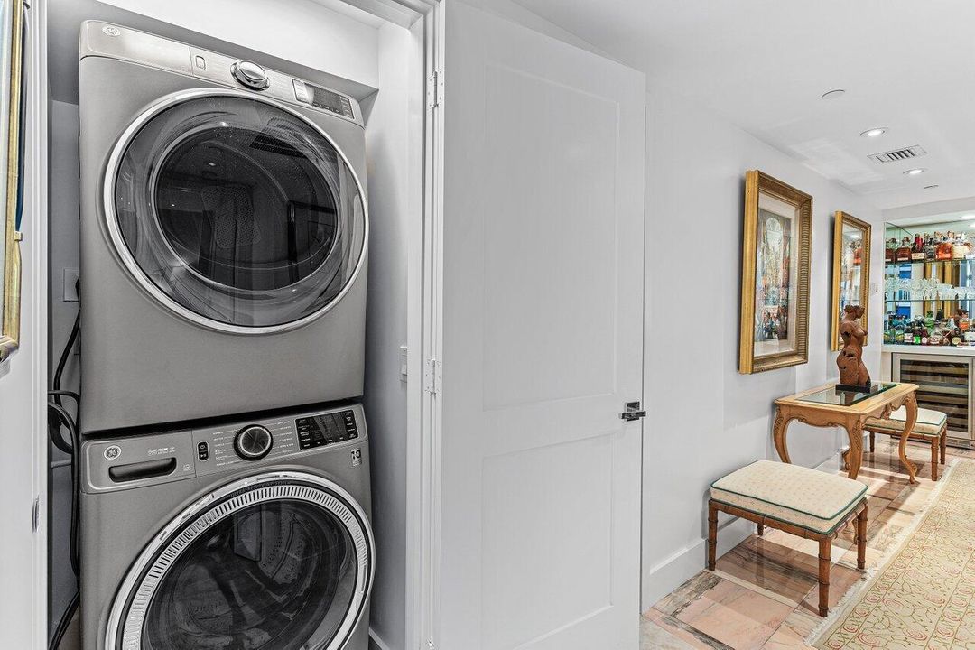 Под контрактом: $36,000 (3 спален, 3 ванн, 2290 Квадратных фут)