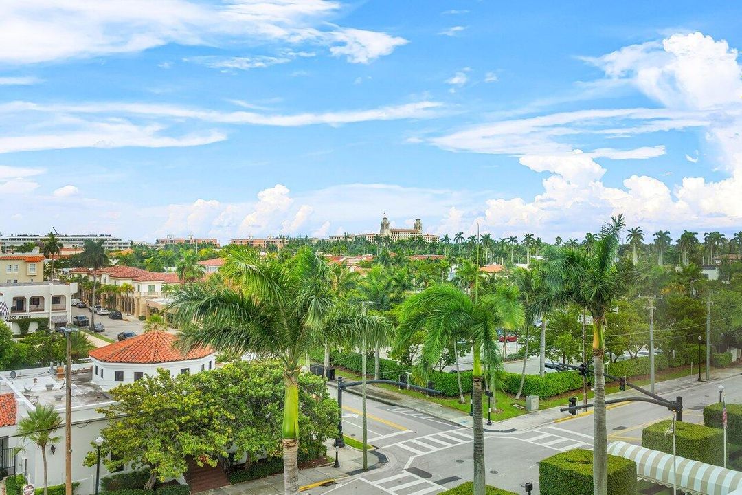 Под контрактом: $36,000 (3 спален, 3 ванн, 2290 Квадратных фут)