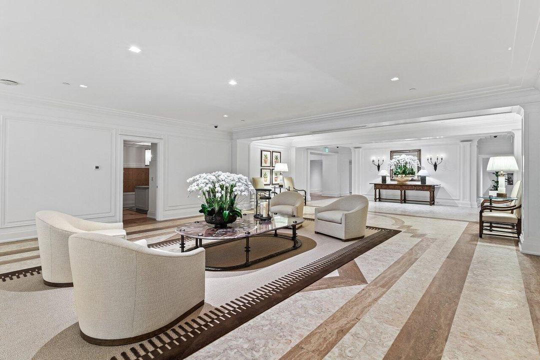 Под контрактом: $36,000 (3 спален, 3 ванн, 2290 Квадратных фут)