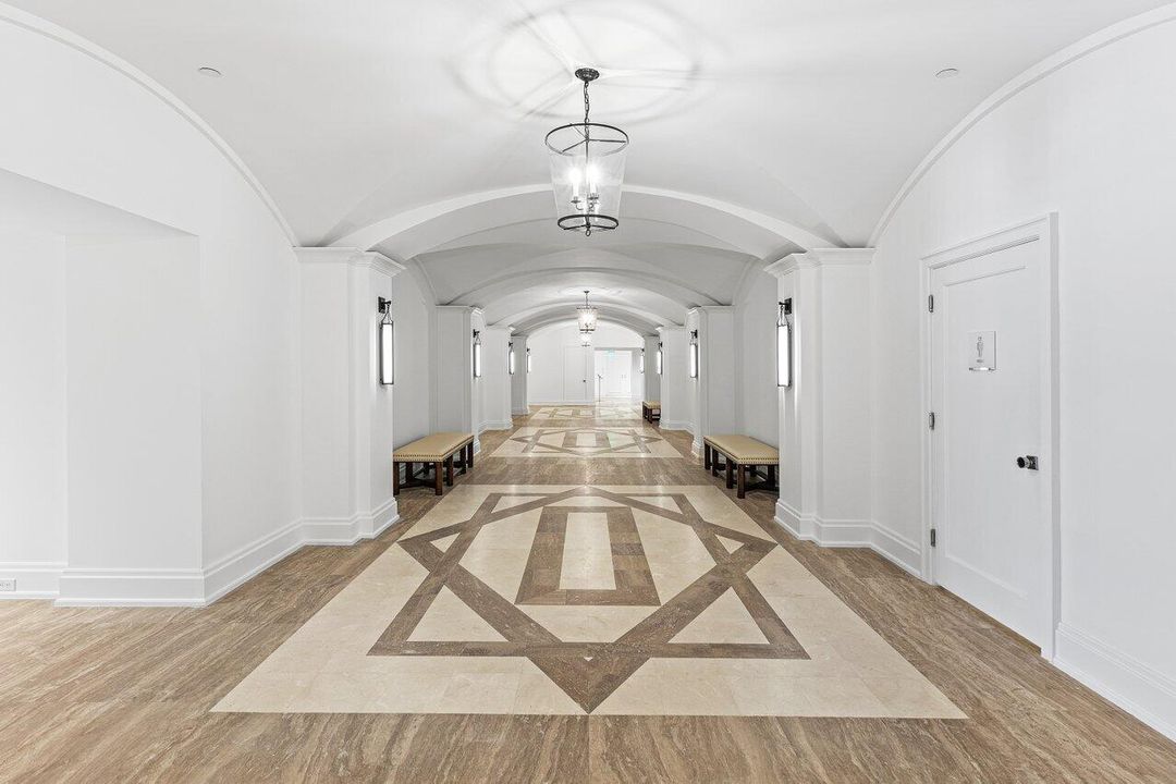 Под контрактом: $36,000 (3 спален, 3 ванн, 2290 Квадратных фут)