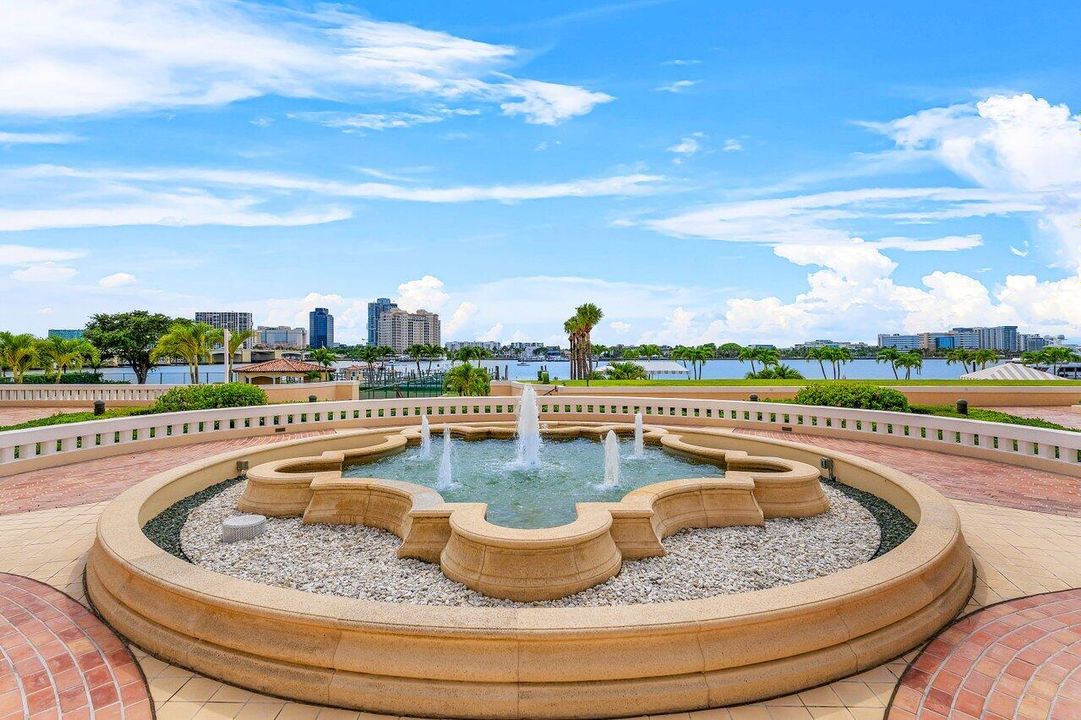 Под контрактом: $36,000 (3 спален, 3 ванн, 2290 Квадратных фут)