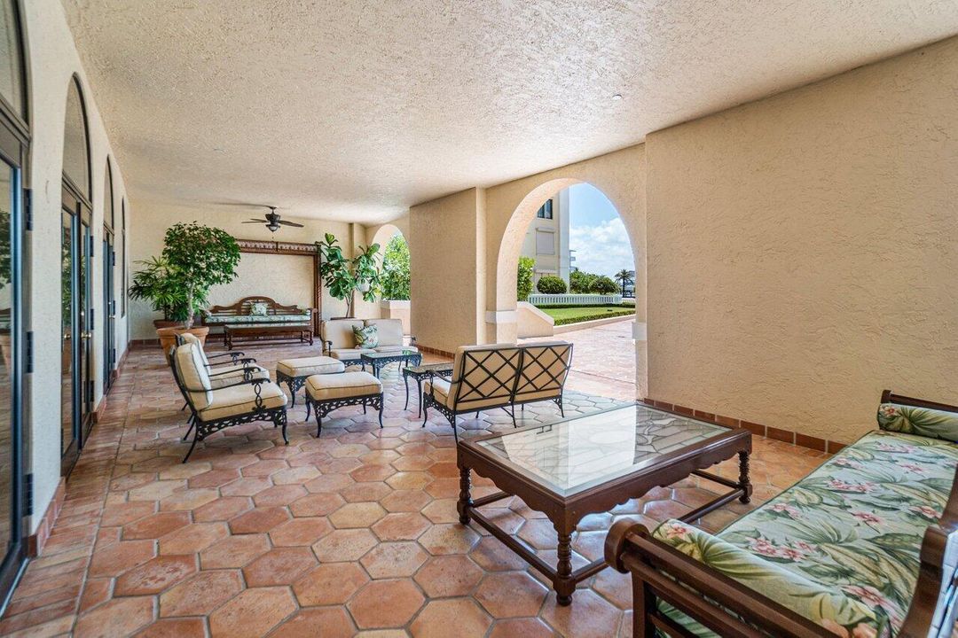 Под контрактом: $36,000 (3 спален, 3 ванн, 2290 Квадратных фут)