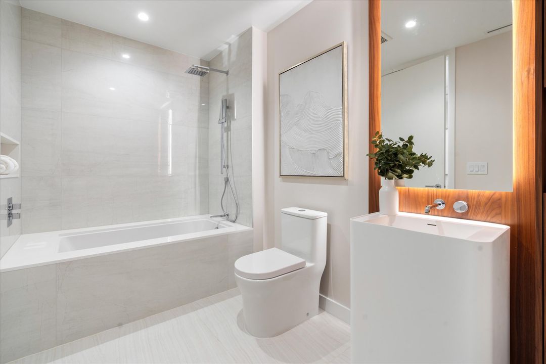 Active With Contract: $1,895,000 (1 beds, 2 baths, 1452 Square Feet)