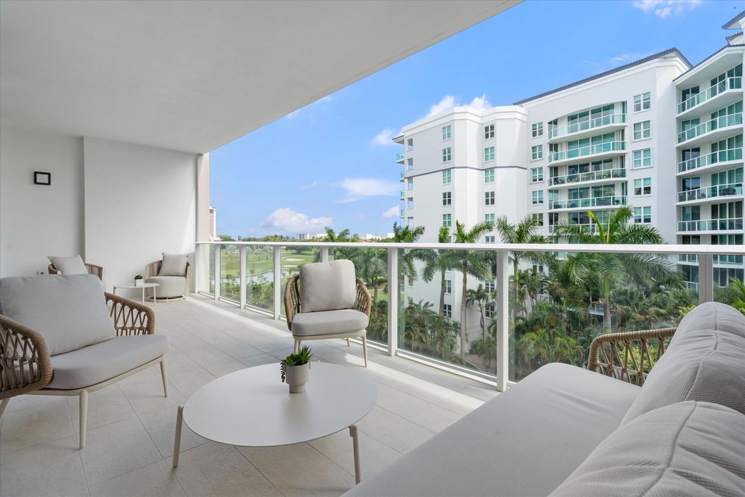 Active With Contract: $1,895,000 (1 beds, 2 baths, 1452 Square Feet)
