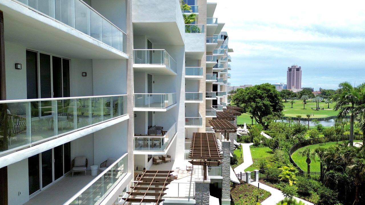 Active With Contract: $1,895,000 (1 beds, 2 baths, 1452 Square Feet)